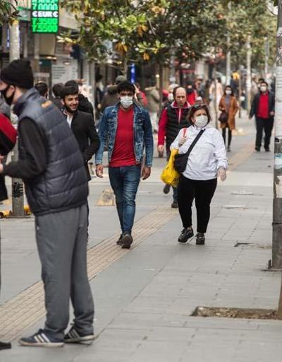 İstanbulda sokağa çıkma yasağı sonrası meydanlarda yoğunluk oluştu