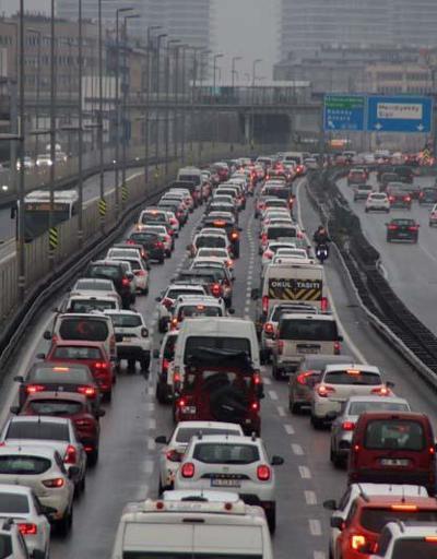 İstanbulda uzun aradan sonra trafik yoğunluğu