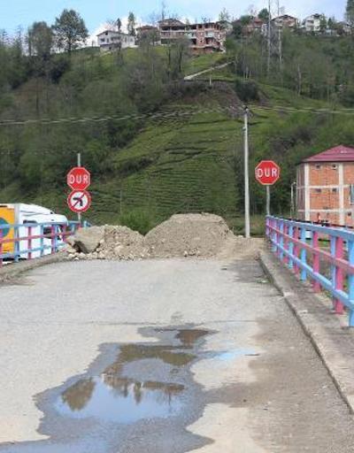 Rize-Trabzon arasındaki alternatif yollar molozlarla kapatıldı