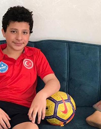 En genç ampute futbolcu antrenmanlarını evde yapıyor