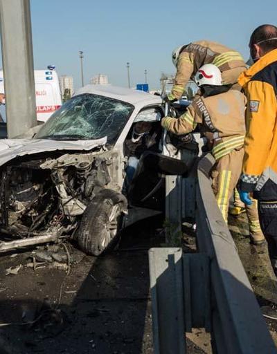 TEMde kaza yapan araçta sıkışan sürücüyü itfaiye kurtardı