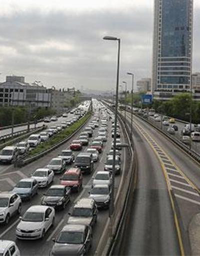 İstanbulda bazı noktalarda trafik yoğunluğu yaşanıyor