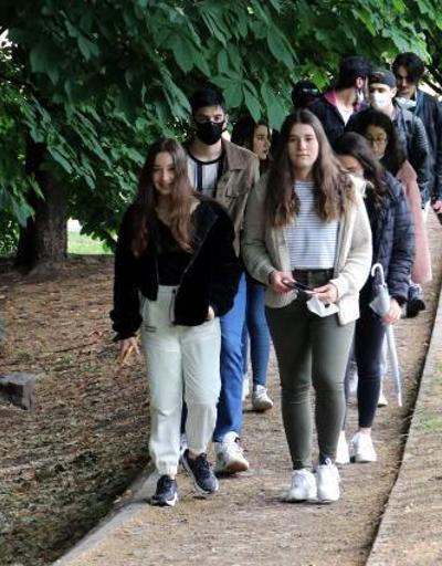 Ankarada gençler parklara akın etti