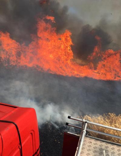 Nurdağında korkutan yangın 400 dönümlük arazi küle döndü