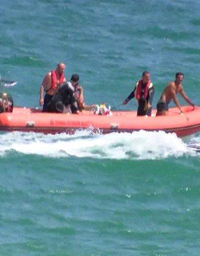 Kayalıklara çarpan teknedeki 2 kişi kurtarıldı | Video