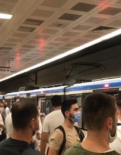 Tramvayda panik dolu anlar Yolcular tahliye edildi