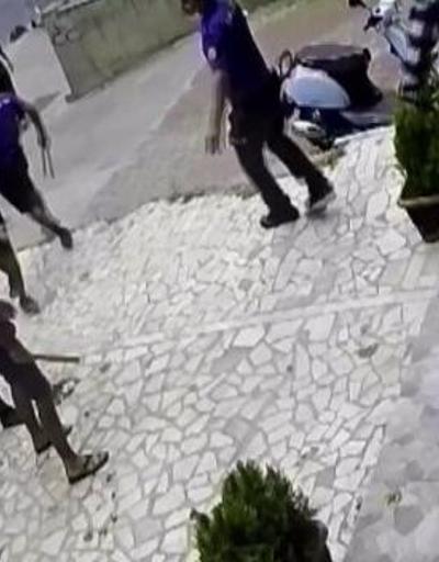 Kağıt toplayıcılar gence saldırdı. Polis kavgayı havaya ateş açarak ayırabildi | Video