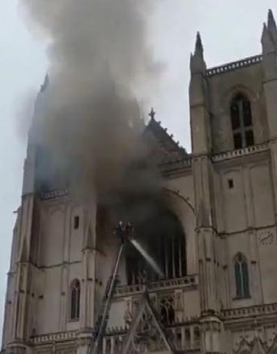 Son dakika... Fransada katedral yangını