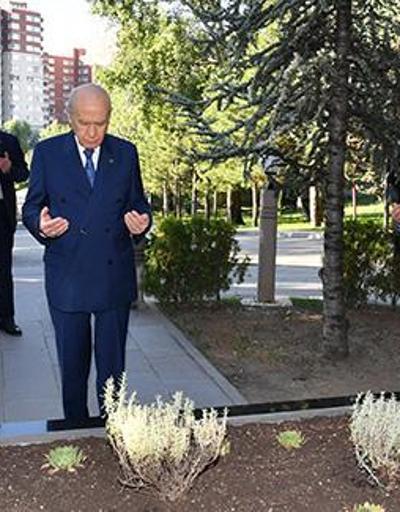 Bahçeli, Alparslan Türkeşin mezarını ziyaret etti | Video