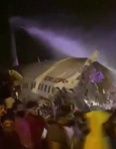 Son dakika haberi... Hindistanda iniş yapan uçak ikiye ayrıldı | Video