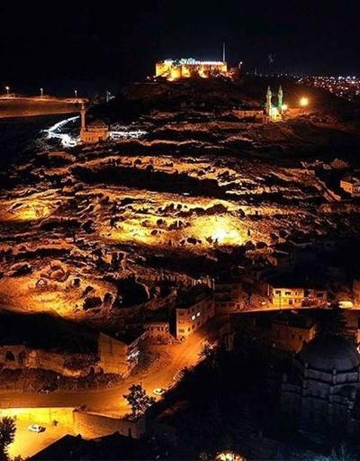 Kayadan oyma tarihi Kayaşehir gece gündüz turist ağırlıyor