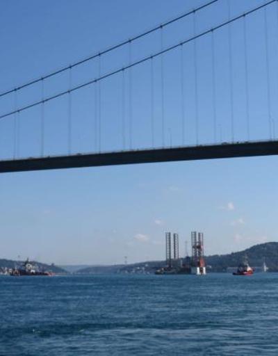 Son dakika... Dev petrol platformu İstanbul Boğazından geçiyor