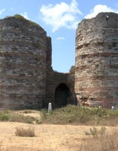 Tarihi kale harabeye döndü | Video