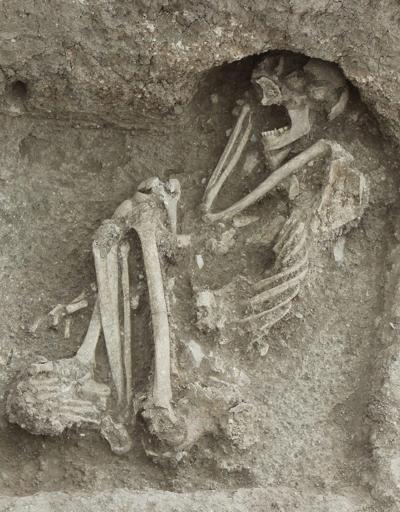 Apartmanın bahçesinde bulundu 8 bin 500 yıllık insan iskeleti