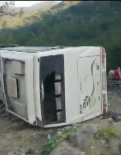 İşçi otobüsü devrildi: 1 ölü | Video