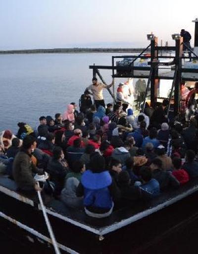 Son dakika.. Bozcaada açıklarında 144 kaçak göçmen yakalandı