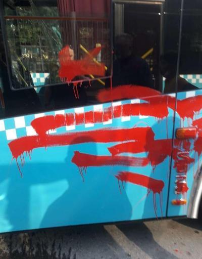 Otobüse alınmayan kadın aracı kırmızıya boyadı