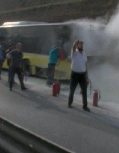 İETT otobüsünde yangın çıktı... Yangını çevredekiler söndürdü | Video
