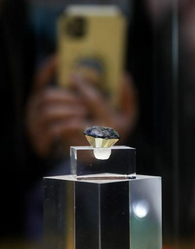 750 bin dolarlık kara elmas görücüye çıktı