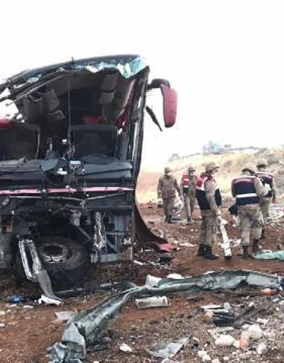 Samsuna yolcu taşıyan otobüs devrildi: 1 ölü, 31 yaralı