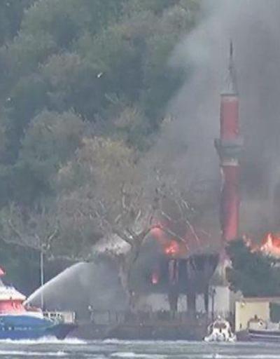 Son dakika... İstanbulda tarihi Vaniköy Camisinde yangın | Video