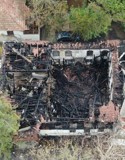 Havadan görüntülendi: İşte yanan tarihi Vaniköy Camiinde son durum