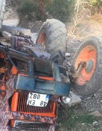 Devrilen traktörün altında kalan yaşlı çift öldü