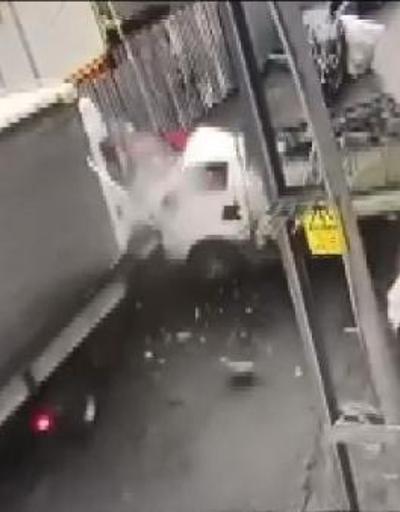 7 otomobile çarptıktan sonra hurdacıya giren TIR kamerada | Video