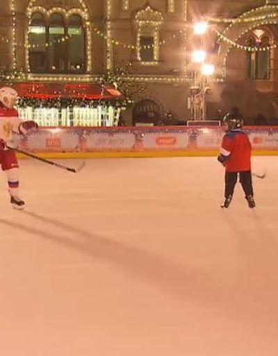 Putin, kendisiyle buz hokeyi oynamak isteyen çocuğun hayalini gerçekleştirdi