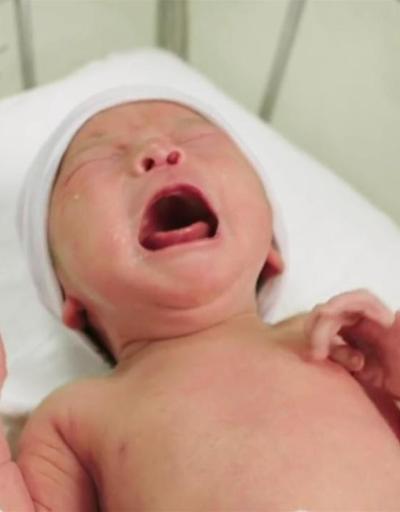 Bebekler plastikle doğuyor | Video