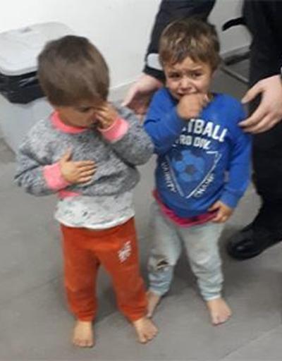 Sokakta ayakkabısız dolaşan iki çocuğu polis korumaya aldı