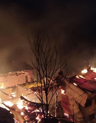 Trabzonda yangın 7 ev kül oldu