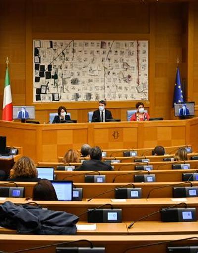 İtalyada eski başbakanın partisi koalisyondan çekildi, siyasi kriz çıktı