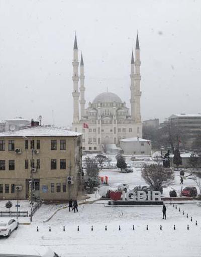 Doğu Anadoluda kar ve tipi etkisini sürdürüyor