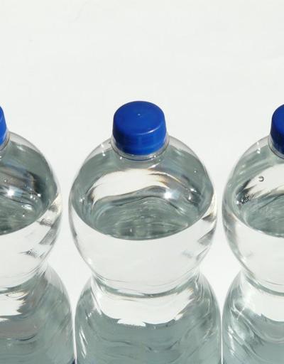 Uzman isimden kritik uyarı: Plastik şişeler kansere davetiye çıkarıyor