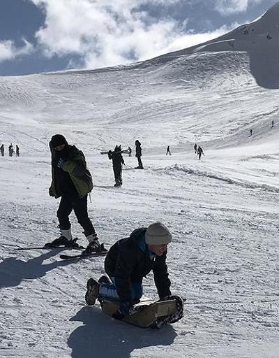 Kayak pistinde 100 turist mahsur kaldı