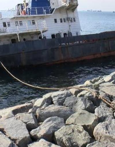 Zeytinburnunda karaya oturan gemiye halatlı önlem