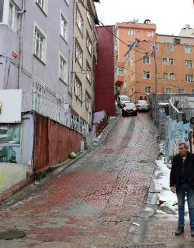 İstanbulda kar kazası: Kayan taksiden atladı