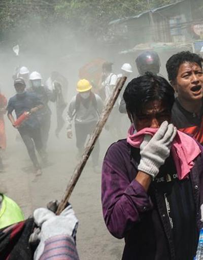 Myanmardaki protestolarda güvenlik güçlerinin ateş ettiği 1 kişi öldü