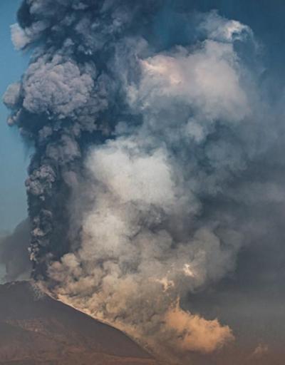 İtalyadaki Etna Yanardağı yeniden faaliyete geçti