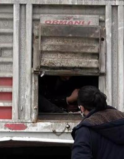 Vanda TIRın dorsesinde 218 kaçak göçmen yakalandı