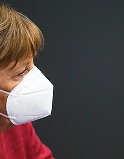 Almanya Başbakanı Merkel, birçok ülkenin kullanımını durdurduğu AstraZeneca aşısı oldu