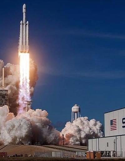 NASA, Aya inecek kapsülün inşası için SpaceXi seçti