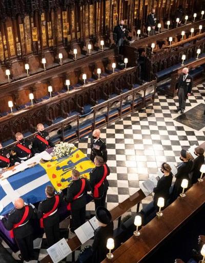 Kraliçe bir an bile yanından ayırmadı: Prens Philipin cenazesinde dikkat çeken çanta detayı