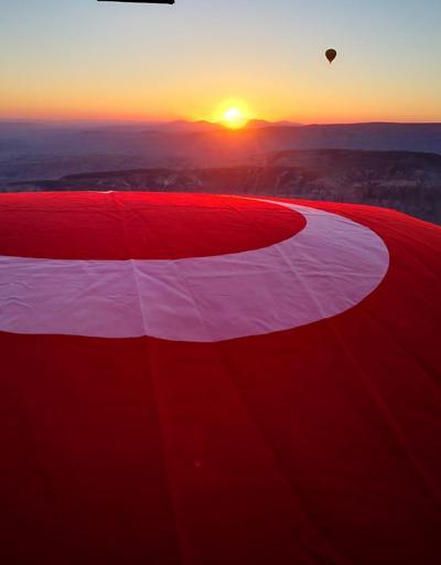 Kapadokyada balonlar, Türk bayraklarıyla havalandı