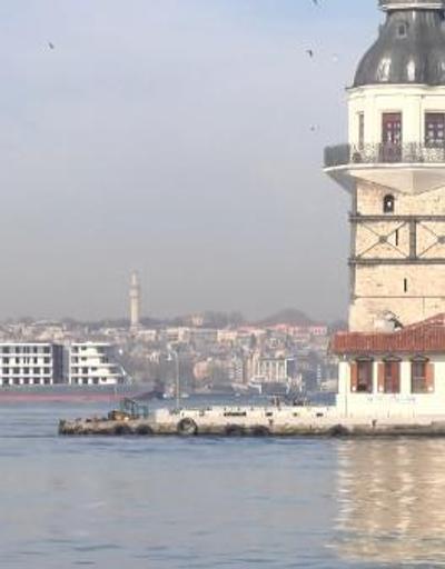 İstanbul Boğazından apartman geçti