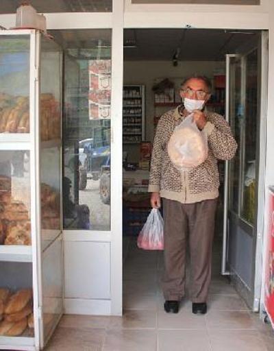 Ramaza ayında köy bakkalından ücretsiz ekmek kampanyası