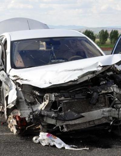 Kayseri’de lastiği patlayan otomobil takla attı: 2 yaralı