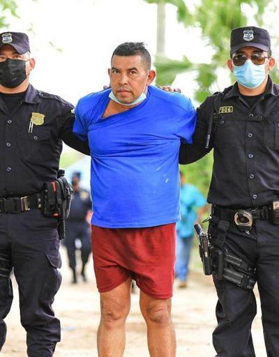 El Salvadorda cinayetle suçlanan eski polisin bahçesinde 10 ceset daha bulundu