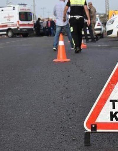 İzmirde kamyonetler çarpıştı: 1 ölü, 2 yaralı